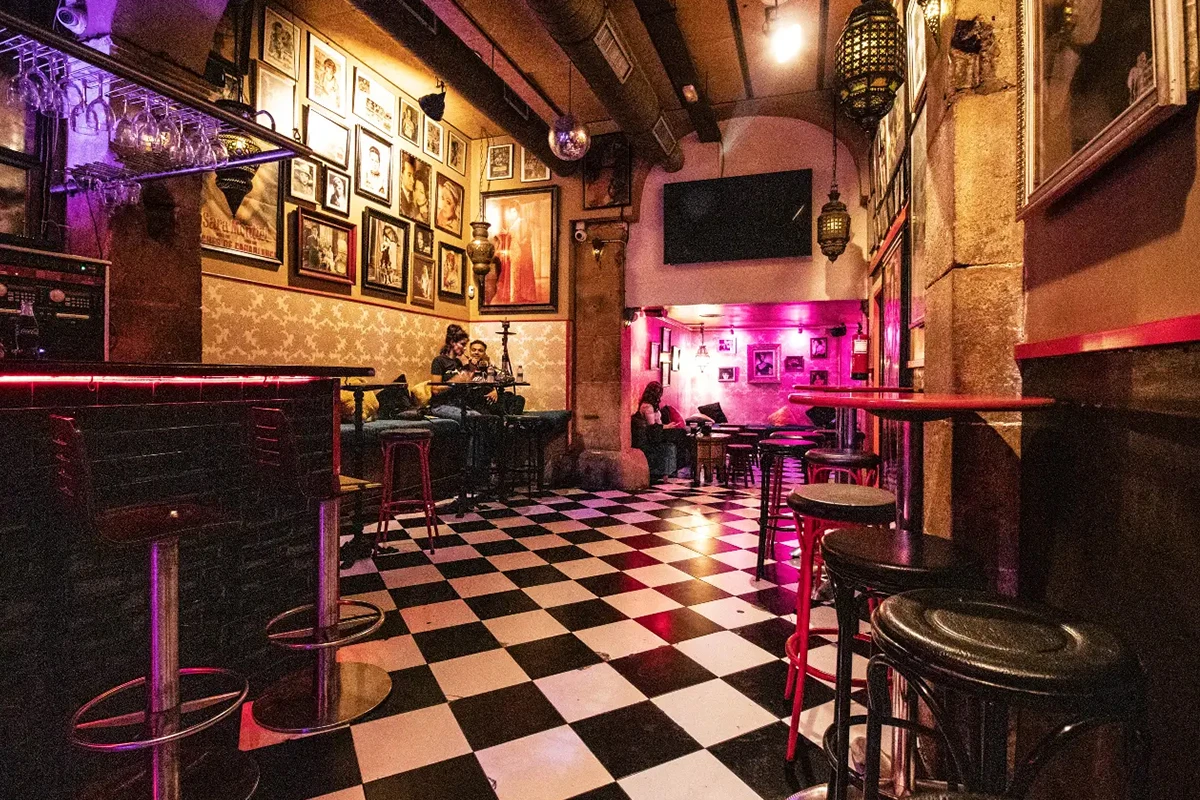 La Concha del Raval, un bar con cachimba en Barcelona